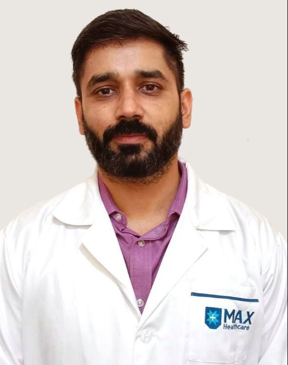 Dr. Dilveer Brar - Director - Orthopaedics & Joint Replacement - Orthopaedics & Joint Replacement